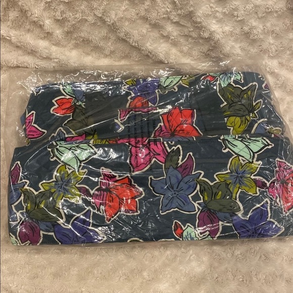 Vera Bradley travel bag - Picture 5 of 5